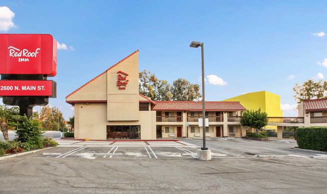 Red Roof Inn Santa Ana Exterior