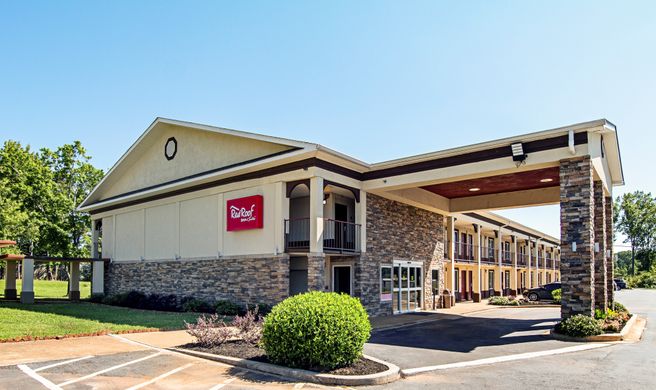 Red Roof Inn & Suites Greenwood, SC Exterior
