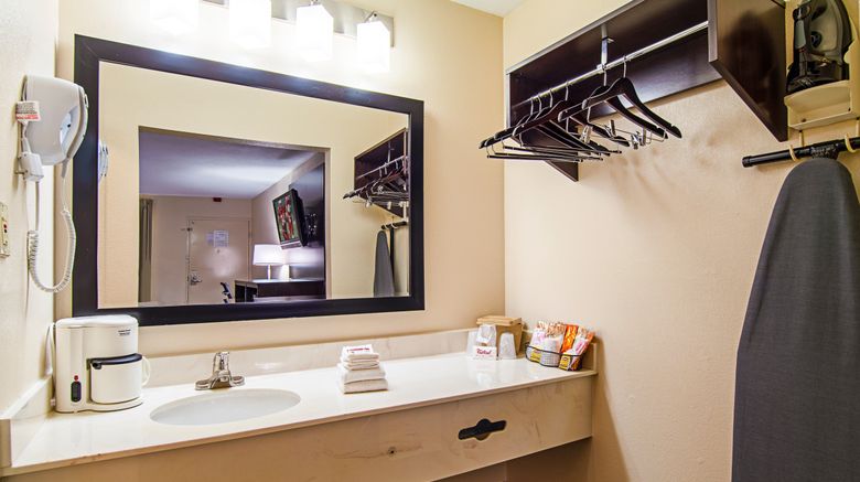 <b>Red Roof Inn & Suites Greenwood, SC Room</b>. Images powered by <a href="https://www.leonardoworldwide.com/" title="Leonardo Worldwide" target="_blank">Leonardo</a>.