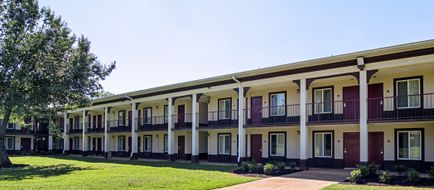 Red Roof Inn & Suites Greenwood, SC Exterior