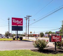 Red Roof Inn & Suites Greenwood, SC Exterior