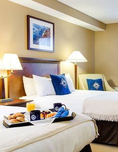 Salem Waterfront Hotel