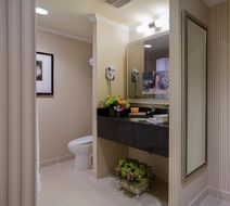Salem Waterfront Hotel Room