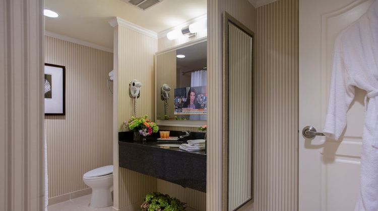 Salem Waterfront Hotel Room