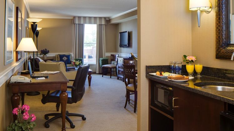 Salem Waterfront Hotel Suite