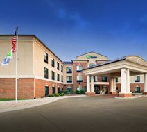 Holiday Inn Express Hotel & Suites Peru Exterior