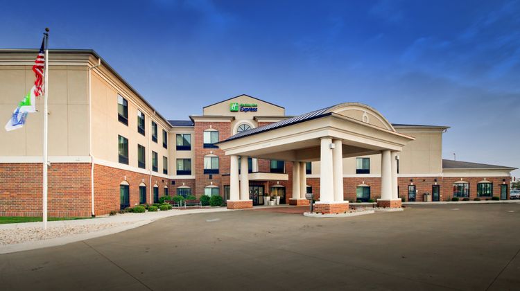 Holiday Inn Express Hotel & Suites Peru Exterior