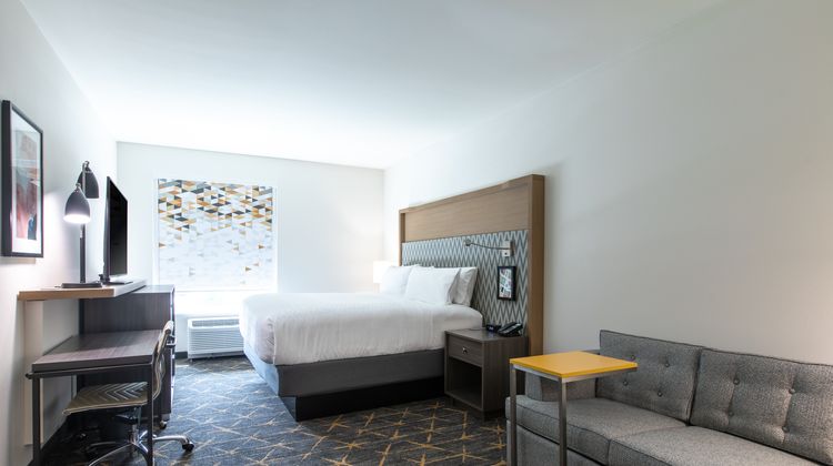 Holiday Inn Greenville-Woodruff Road Suite