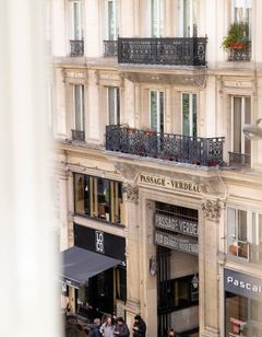 Nell Hotel & Suites