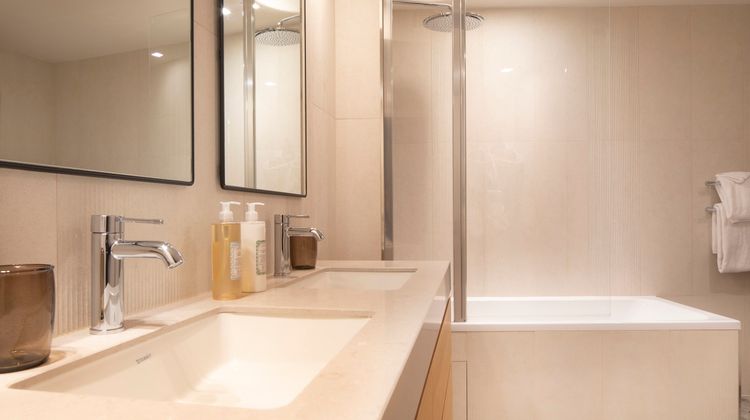 Nell Hotel & Suites Room