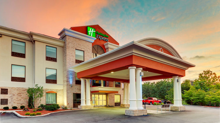Holiday Inn Express & Suites Exterior