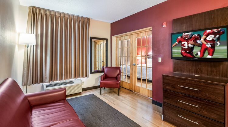 Red Roof PLUS+ Long Island Garden City Suite