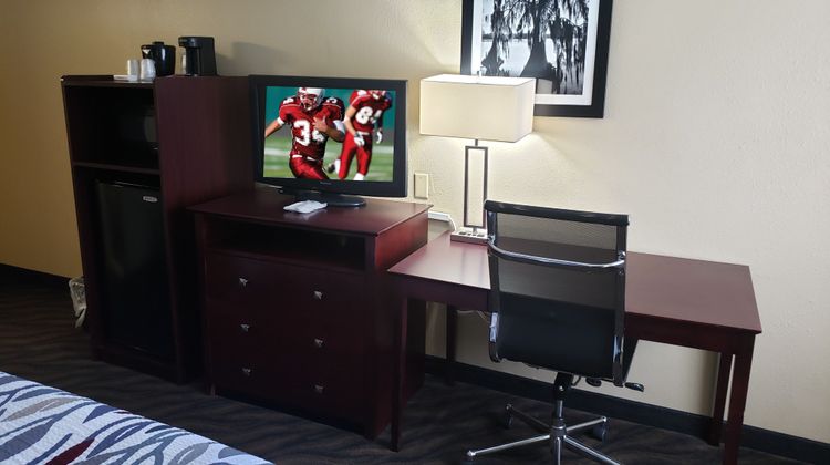 Red Roof Inn Port Allen West LSU Stadium Room