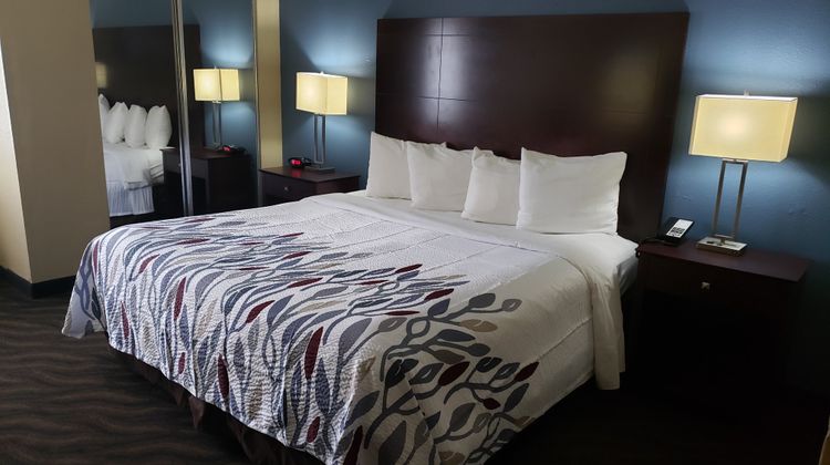 Red Roof Inn Port Allen West LSU Stadium Room