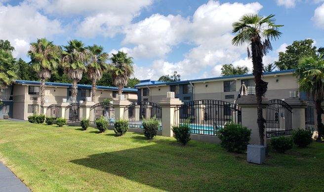 Red Roof Inn Port Allen West LSU Stadium Exterior