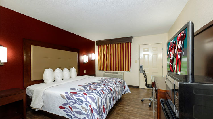 Red Roof Inn Columbus, MS Room