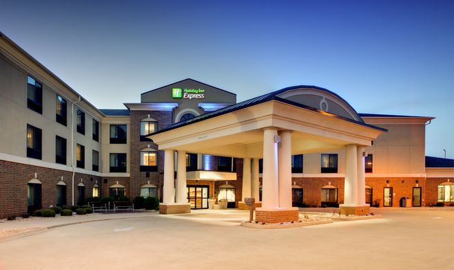 Holiday Inn Express Hotel & Suites Peru Exterior