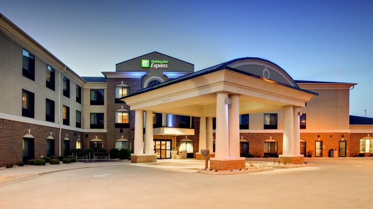 Holiday Inn Express Hotel & Suites Peru Exterior
