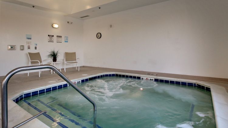 Holiday Inn Express Hotel & Suites Peru Pool