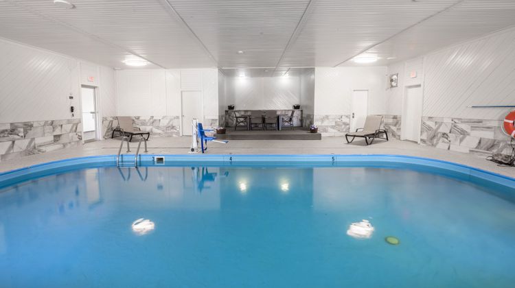 Red Roof Inn Vermillion - USD Pool
