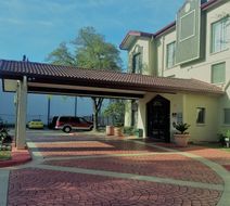 Red Roof Inn & Suites Houston -Hobby Air Exterior