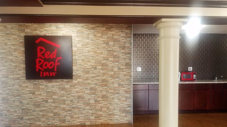 Red Roof Inn & Suites Houston -Hobby Air Lobby