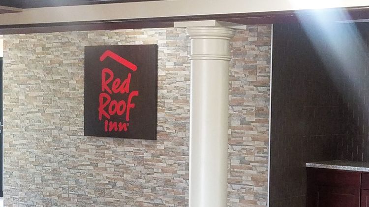 Red Roof Inn & Suites Houston -Hobby Air Lobby