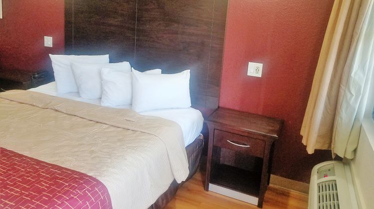 Red Roof Inn & Suites Houston -Hobby Air Room