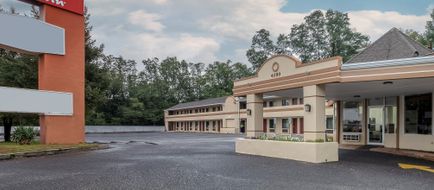 Red Roof Inn Freehold Exterior