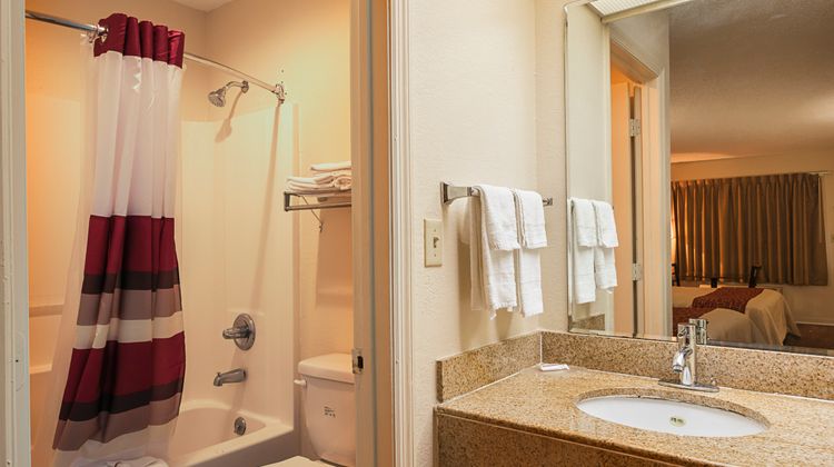 Red Roof Inn & Suites Scottsboro Room