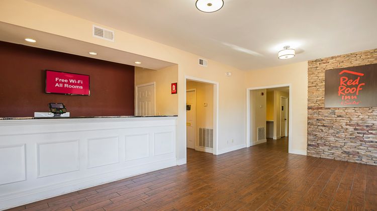 Red Roof Inn & Suites Scottsboro Lobby
