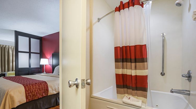 Red Roof Inn & Suites Scottsboro Room