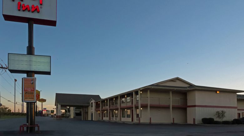 <b>Red Roof Inn Oklahoma Airport – I-40 Exterior</b>. Images powered by <a href="https://www.leonardoworldwide.com/" title="Leonardo Worldwide" target="_blank">Leonardo</a>.