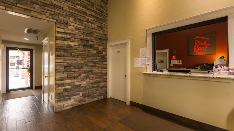 <b>Red Roof Inn Oklahoma Airport – I-40 Lobby</b>. Images powered by <a href="https://www.leonardoworldwide.com/" title="Leonardo Worldwide" target="_blank">Leonardo</a>.