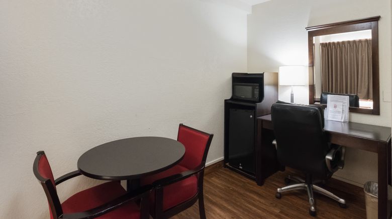 <b>Red Roof Inn Oklahoma Airport – I-40 Room</b>. Images powered by <a href="https://www.leonardoworldwide.com/" title="Leonardo Worldwide" target="_blank">Leonardo</a>.