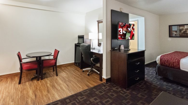 <b>Red Roof Inn Oklahoma Airport – I-40 Room</b>. Images powered by <a href="https://www.leonardoworldwide.com/" title="Leonardo Worldwide" target="_blank">Leonardo</a>.