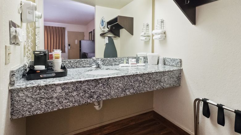 <b>Red Roof Inn Oklahoma Airport – I-40 Room</b>. Images powered by <a href="https://www.leonardoworldwide.com/" title="Leonardo Worldwide" target="_blank">Leonardo</a>.