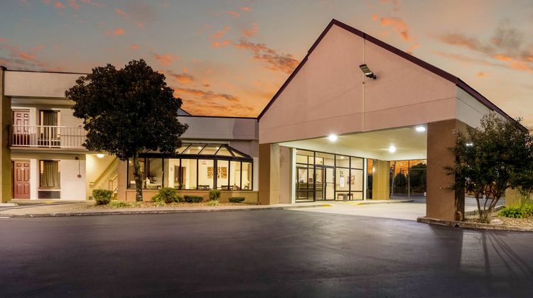 Red Roof Inn Clarksville Exterior