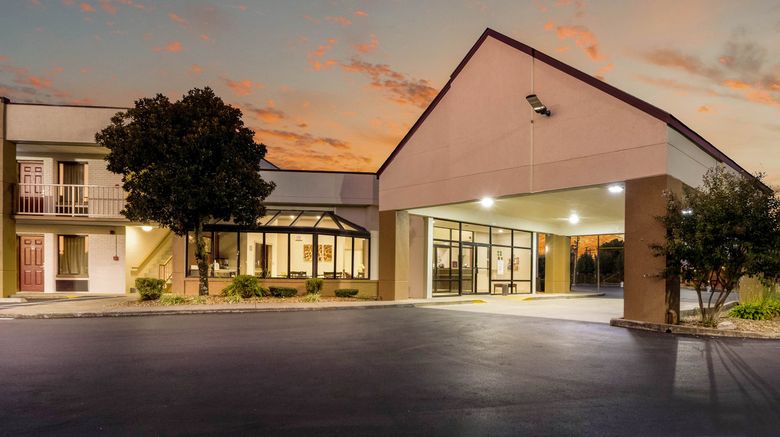 <b>Red Roof Inn Clarksville Exterior</b>. Images powered by <a href="https://www.leonardoworldwide.com/" title="Leonardo Worldwide" target="_blank">Leonardo</a>.