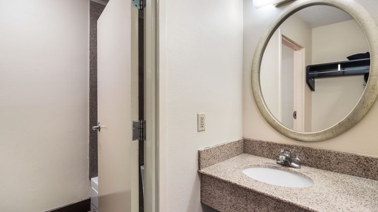 Red Roof Inn Murfreesboro Room