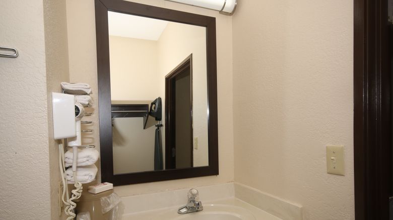 <b>Red Roof Inn Gaffney Room</b>. Images powered by <a href="https://www.leonardoworldwide.com/" title="Leonardo Worldwide" target="_blank">Leonardo</a>.