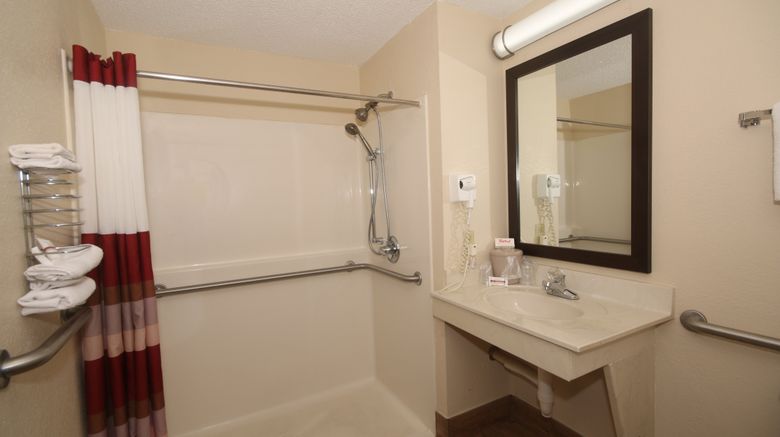 <b>Red Roof Inn Gaffney Room</b>. Images powered by <a href="https://www.leonardoworldwide.com/" title="Leonardo Worldwide" target="_blank">Leonardo</a>.