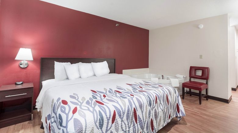 <b>Red Roof Inn Richmond, KY Suite</b>. Images powered by <a href="https://www.leonardoworldwide.com/" title="Leonardo Worldwide" target="_blank">Leonardo</a>.