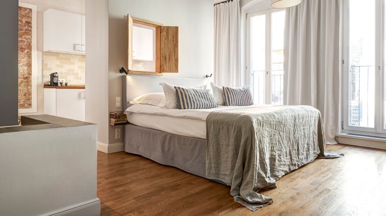 <b>Gorki Apartments Berlin Room</b>. Images powered by <a href="https://www.leonardoworldwide.com/" title="Leonardo Worldwide" target="_blank">Leonardo</a>.
