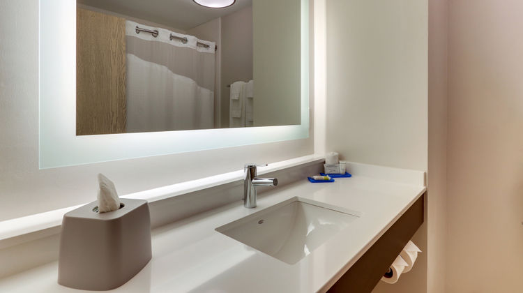 Holiday Inn Express & Suites Room