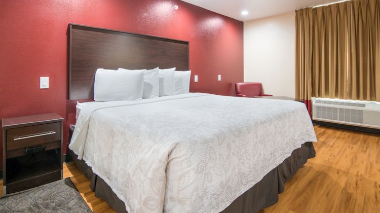 Red Roof PLUS+ Fort Worth - Burleson Room