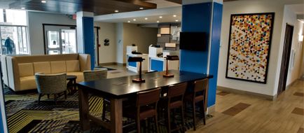 Holiday Inn Express & Sts North-Vandalia Lobby