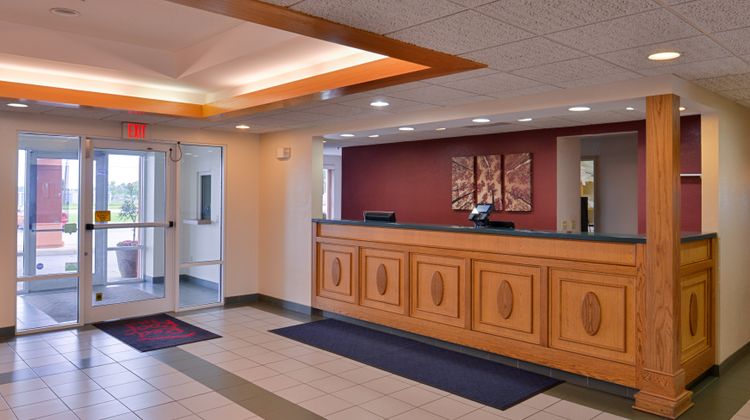 Red Roof Inn Clyde Lobby