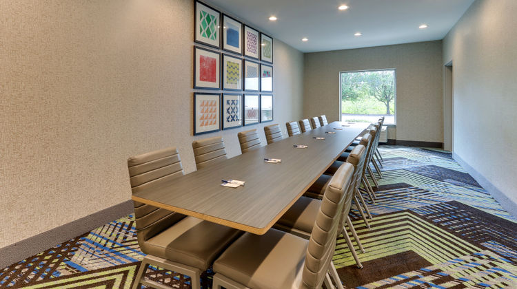 Holiday Inn Express & Suites Meeting