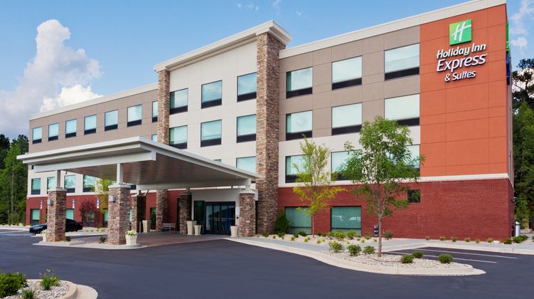 Holiday Inn Express & Stes Fayetteville Exterior